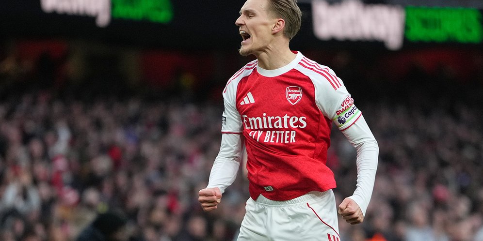 Posisi Odegaard dikabarkan akan diubah Arteta sebagai senjata kejutan demi segel gelar juara lawan Man City — adu taktik yang bakal seru bro! #Arsenal #ManCity #PremierLeague