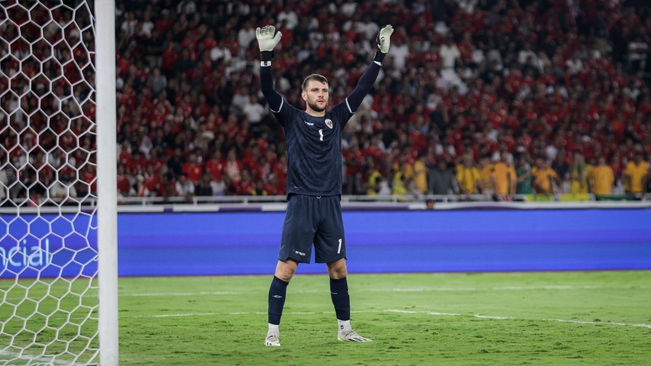 Terbongkar! Media Belanda Bocorkan Alasan Ajax Amsterdam Rekrut Maarten Paes