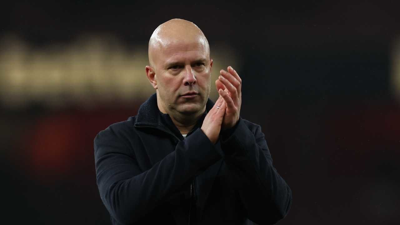 Liverpool Tetapkan Target Minimal untuk Arne Slot Musim Ini