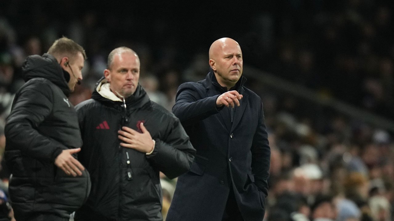 Liverpool Butuh Bek Baru, Tapi Nama Defender Newcastle Ini Akhirnya Dicoret Dari Daftar Belanja Arne Slot