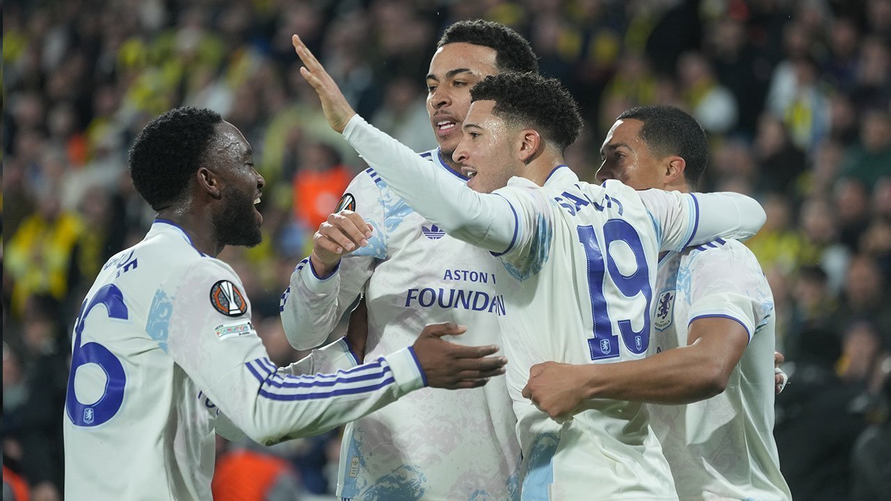 Rekap Hasil Liga Europa: Gol Sancho Loloskan Villa, Roma Pesta di Olimpico, Lyon Kokoh di Puncak Klasemen