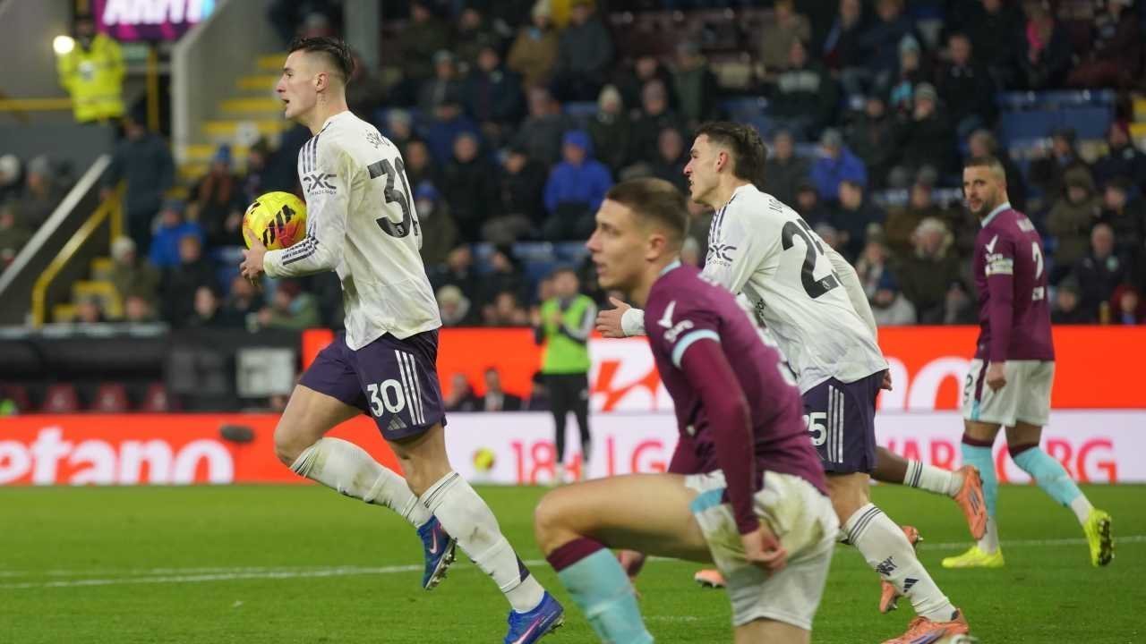 Hasil Burnley vs Man United: Dua Gol Benjamin Sesko Warnai Debut Darren Fletcher
