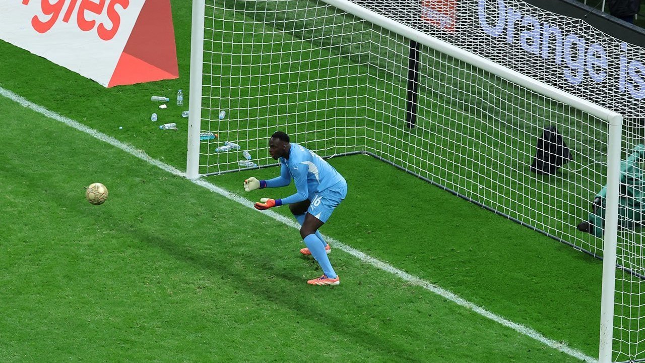 Misteri Handuk Biru di Final Piala Afrika 2025: 'Harta Karun' yang jadi Rebutan Pemain Senegal dan Ballboy Maroko