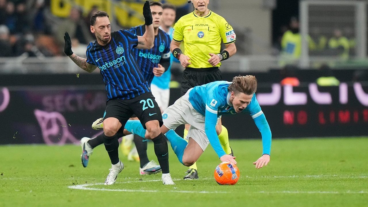 Hasil Inter vs Napoli: Dua Gol McTominay Gagalkan Kemenangan Nerazzurri