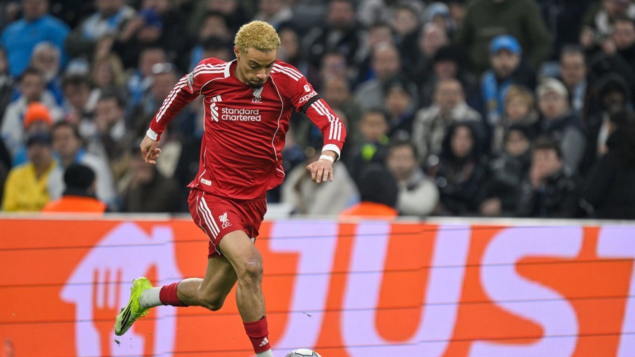 Kebiasaan Nyentrik Hugo Ekitike: Hobi Gonta-ganti Gaya Rambut di Liverpool Kebiasaan Nyentrik Hugo Ekitike: Hobi Gonta-ganti Gaya Rambut di Liverpool
