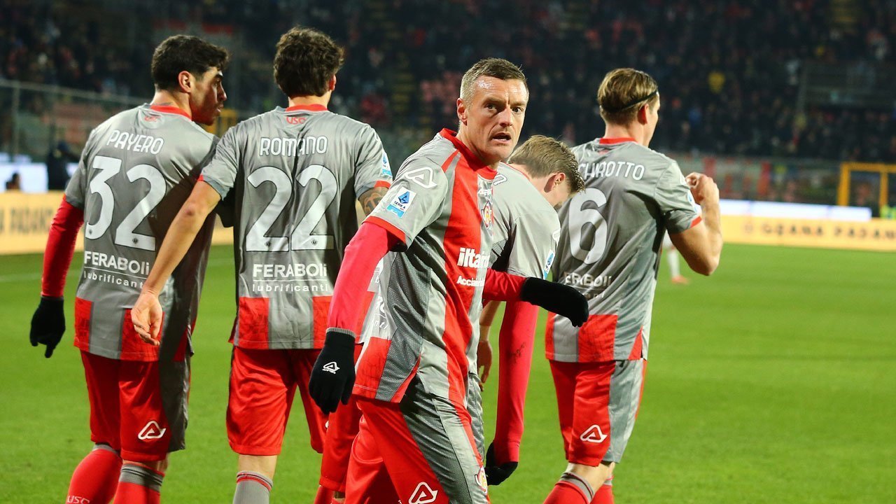 Jamie Vardy Bersinar Tapi Emil Audero Kecolongan 2 Kali, Cremonese Ditahan Imbang Cagliari