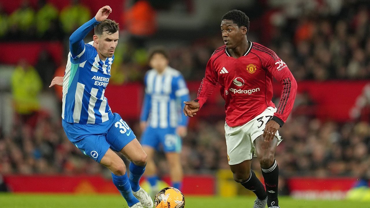 Carrick Effect! Kobbie Mainoo Putuskan Bertahan di MU