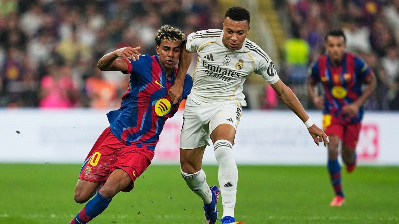 Hansi Flick Full Senyum: Barcelona Juara Piala Super Spanyol 2026, Pemain Joget di Ruang Ganti!