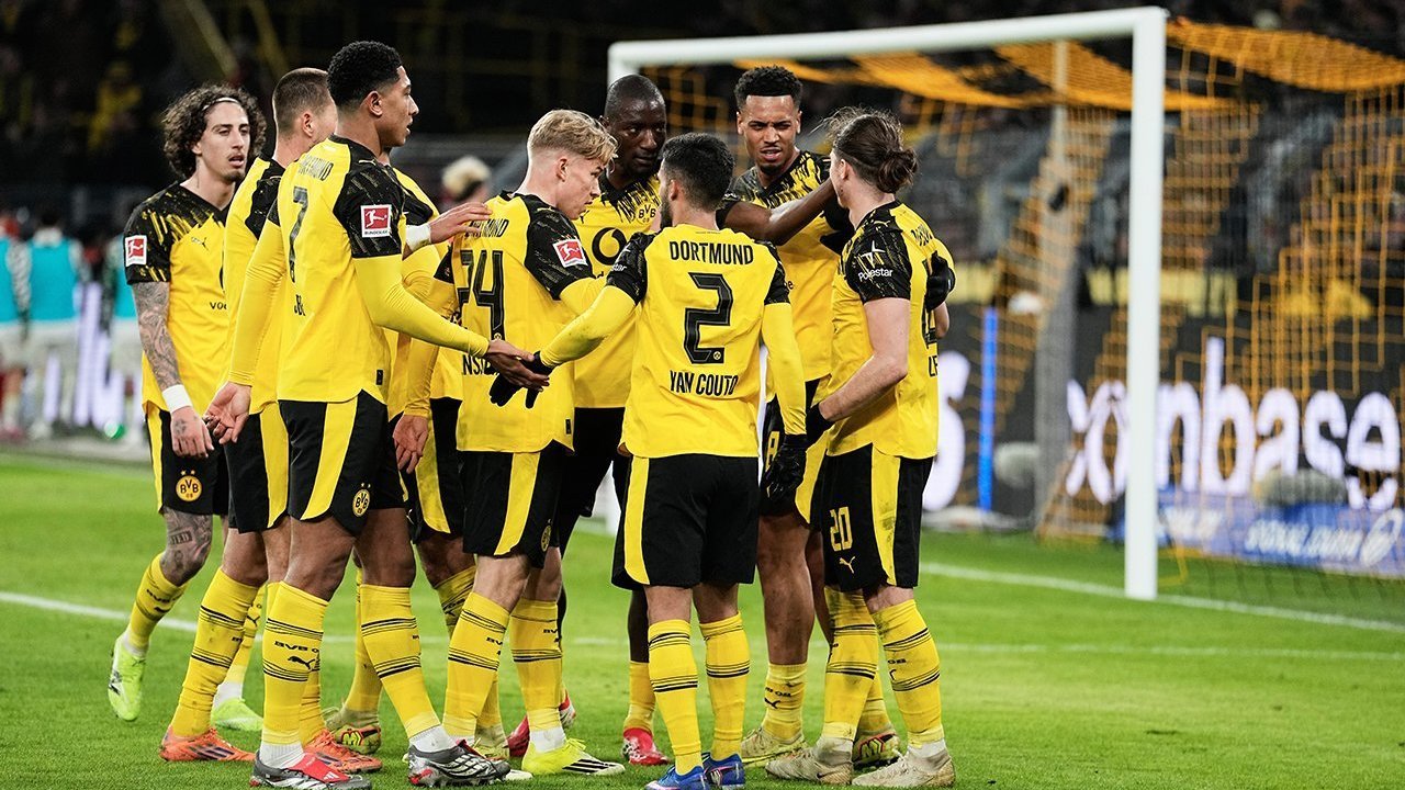 Rekap Hasil Bundesliga: Dortmund Bekuk Bremen, Laga Leverkusen Ditunda