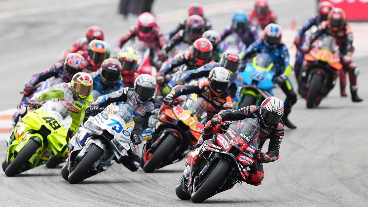 Valentino Rossi Nggak Termasuk, Ini 3 Pembalap MotoGP yang Pernah Balapan di Formula 1