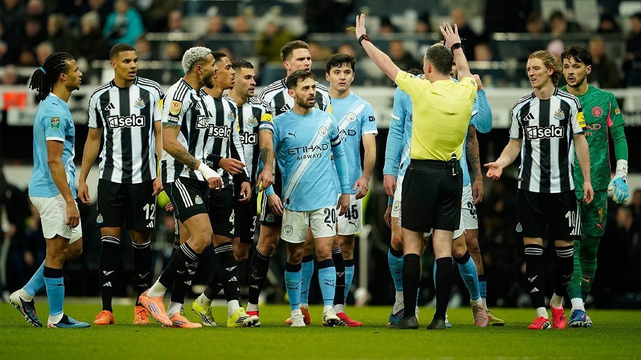 Reaksi Keras Alan Shearer Lihat Kinerja Wasit di Laga Newcastle vs Man City: Itu Sampah!