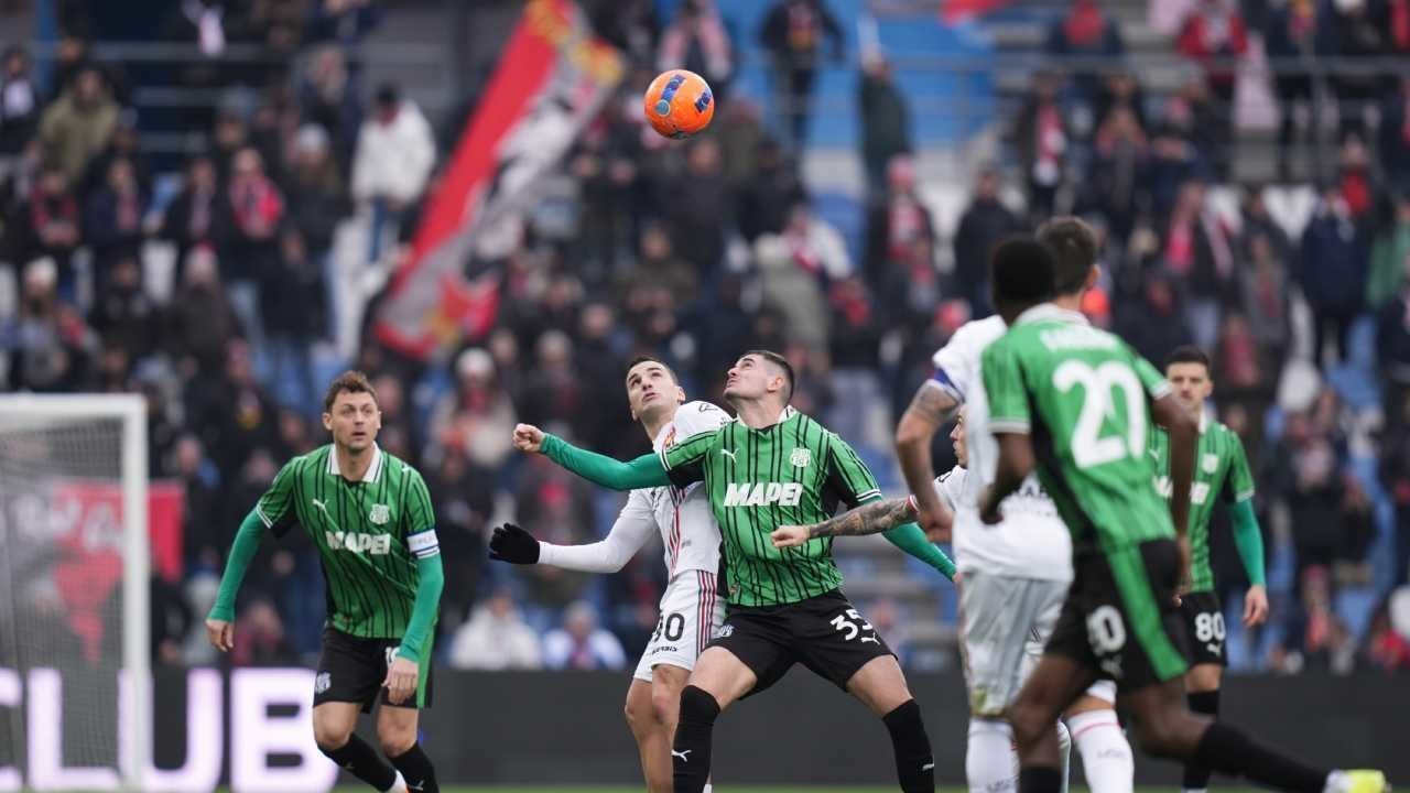Jay Idzes Tundukkan Emil Audero dalam Duel Sassuolo vs Cremonese