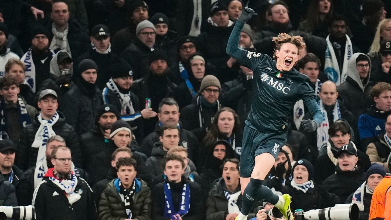 Lawan 10 Pemain Cuma Bisa Seri, McTominay Semprot Skuad Napoli: Harusnya Menang Mudah!