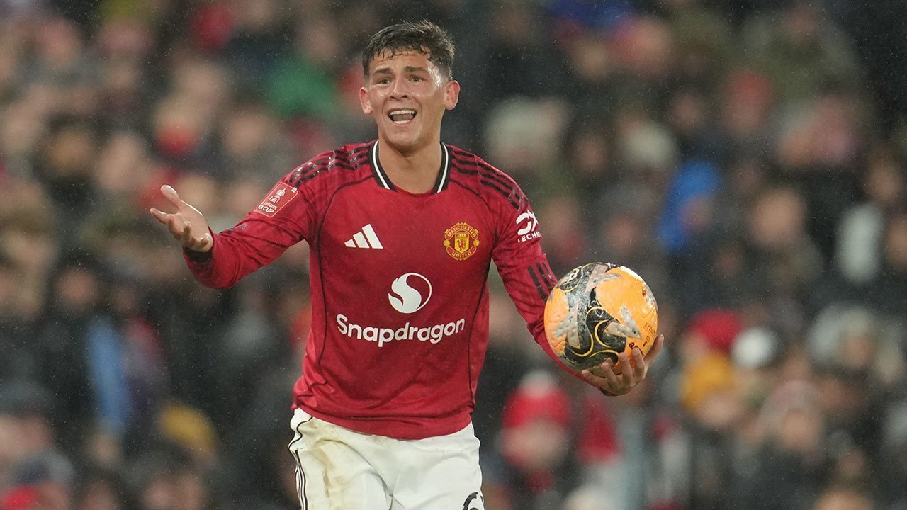 MU Tersingkir dari Piala FA dan Diwarnai Kartu Merah, Darren Fletcher Ngamuk Kejar Wasit MU Tersingkir dari Piala FA dan Diwarnai Kartu Merah, Darren Fletcher Ngamuk Kejar Wasit