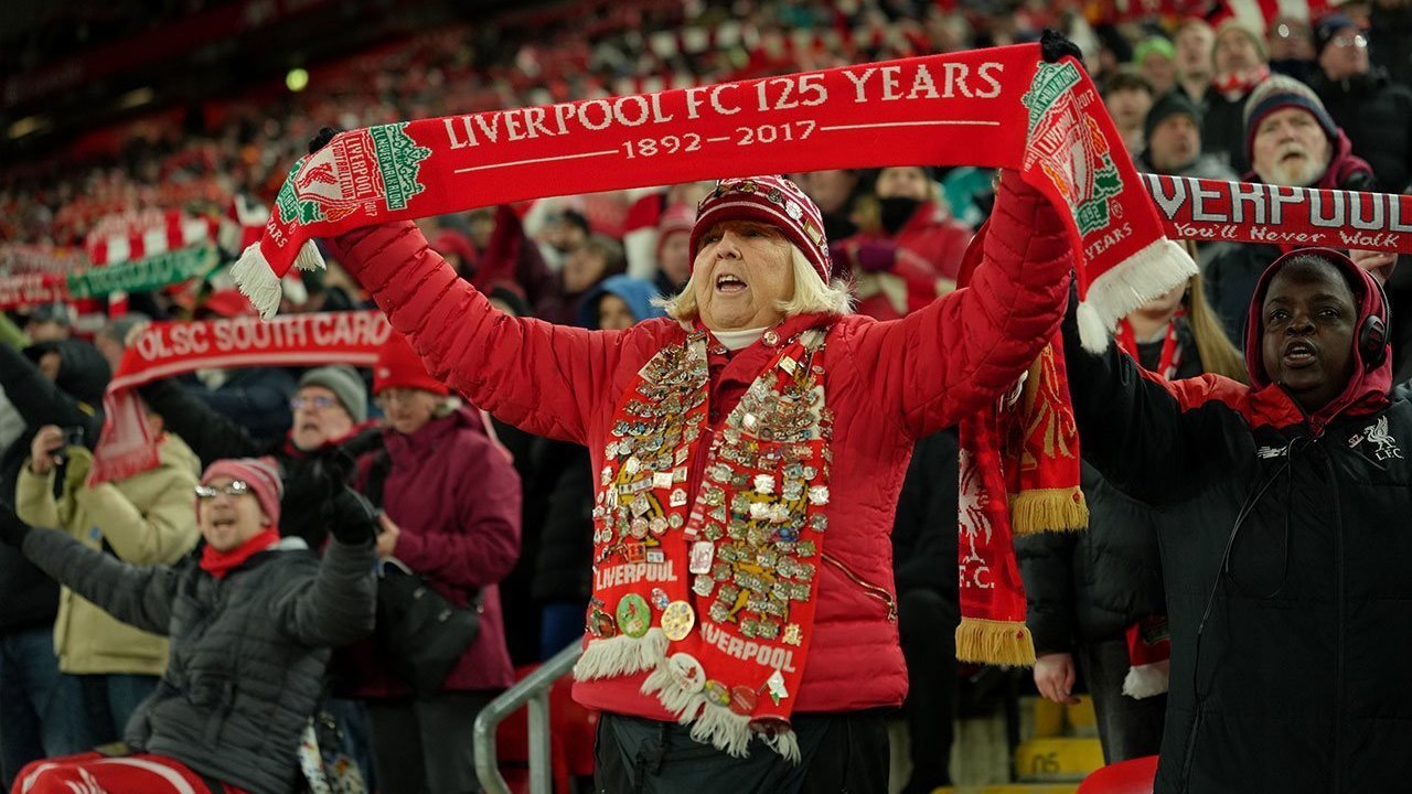 Liverpool vs Leeds, Sebuah Catatan Pahit Si Merah: Cemoohan Suporter, Krisis Identitas, Waktunya Revolusi?