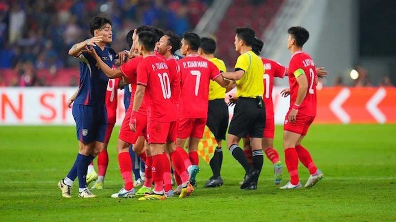 Vietnam Dinilai Tertekan Jelang Hadapi Timnas Indonesia, Pengamat Nilai Garuda Lebih Berbahaya daripada Singapura Vietnam Dinilai Tertekan Jelang Hadapi Timnas Indonesia, Pengamat Nilai Garuda Lebih Berbahaya daripada Singapura
