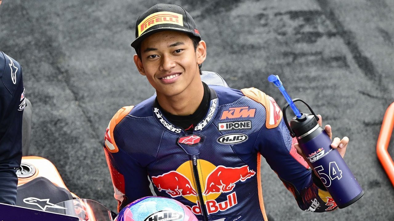 Cara Lucu Para Rider Moto3 dan Moto2 Sambut Kedatangan Veda Ega Pratama ke 'Geng' Red Bull Cara Lucu Para Rider Moto3 dan Moto2 Sambut Kedatangan Veda Ega Pratama ke 'Geng' Red Bull