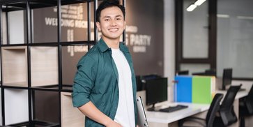 Nggak Menyengat tapi Bikin Diingat, Ini Parfum Kantor Favorit Pria Aktif