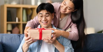 Bukan Cuma Jersey! Ini 10 Ide Kado Valentine yang Bikin Cowok Makin Ganteng