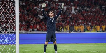 Terbongkar! Media Belanda Bocorkan Alasan Ajax Amsterdam Rekrut Maarten Paes