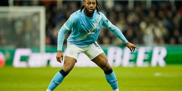 Cerita dari St. James Park: Semenyo dan Lagu Gold Bungkam Newcastle, Bek Dadakan Man City Tampil Heroik