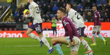 Hasil Burnley vs Man United: Dua Gol Benjamin Sesko Warnai Debut Darren Fletcher Hasil Burnley vs Man United: Dua Gol Benjamin Sesko Warnai Debut Darren Fletcher