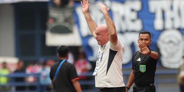 3 Taktik Bojan Hodak di Laga Persib vs Persija: Man to Man untuk Antisipasi Serangan Macan Kemayoran 3 Taktik Bojan Hodak di Laga Persib vs Persija: Man to Man untuk Antisipasi Serangan Macan Kemayoran