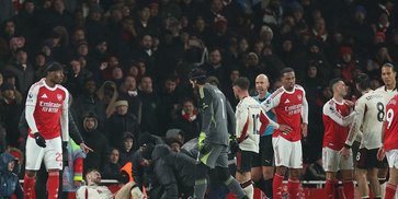 Musim Conor Bradley Berakhir, Arne Slot Akui Rencana Liverpool Berantakan Musim Conor Bradley Berakhir, Arne Slot Akui Rencana Liverpool Berantakan