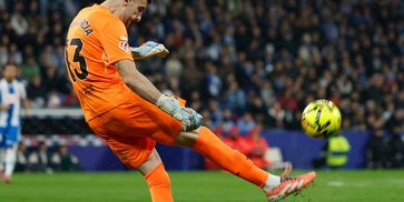 Puja-puji untuk Joan Garcia, Tanpanya Barcelona Bakal Senasib dengan Real Madrid!