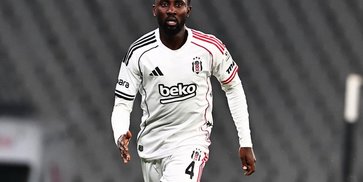 Fabrizio Romano Spill Ada Gelandang yang Merapat ke MU di Januari 2026, Siapa Gerangan? Fabrizio Romano Spill Ada Gelandang yang Merapat ke MU di Januari 2026, Siapa Gerangan?