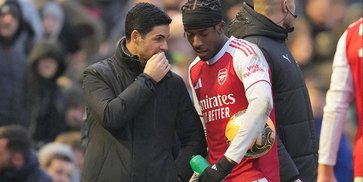 Arsenal Pincang Jelang Lawan Chelsea: Empat Bintang Absen, Tapi Sang Mantan Siap Mengancam