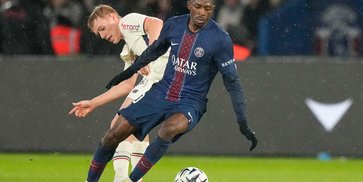 Gol PlayStation Ousmane Dembele: Sempat Salah Kontrol, Lanjut dengan Tembakan Lob Manis