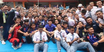 Toprak Razgatlioglu Kunjungi SMK di Jakarta Bareng Yamaha Jelang Debut di MotoGP 2026