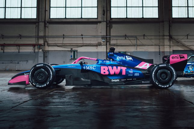 Kini Ditenagai Mesin Mercedes