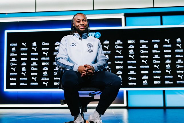 Antoine Semenyo resmi diperkenalkan sebagai pemain baru Manchester City, Jumat (09/01/2026). (c) mancity.com