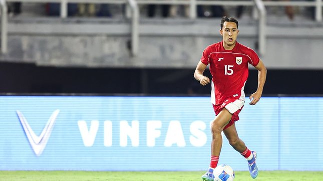 Kerugian Besar Timnas Indonesia Miliano Jonathans menjalani debutnya bagi Timnas Indonesia di laga lawan Chinese Taipei, Jumat (05/09/2025). (c) Bola.net/Abdul Aziz