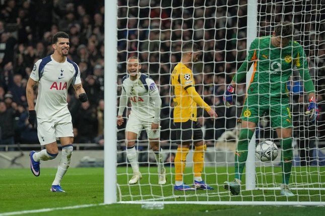 Tottenham Mantap, Dortmund Gigit Jari