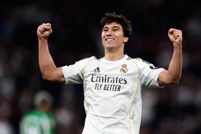 Pemain Real Madrid, Gonzalo Garcia, merayakan gol dalam pertandingan La Liga melawan Real Betis di, Minggu (4/1/2026). (c) AP Photo/Pablo Garcia