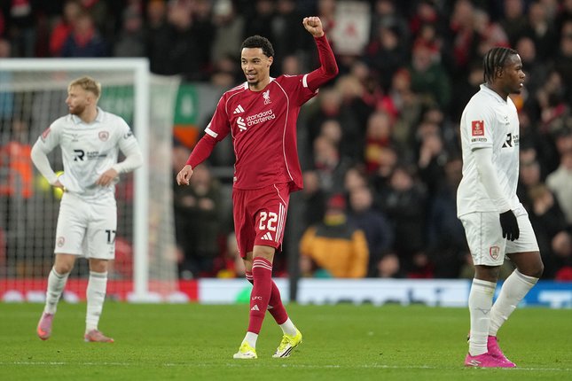 Pemain Pengganti dan Pelatih Pemain Pengganti dan Pelatih