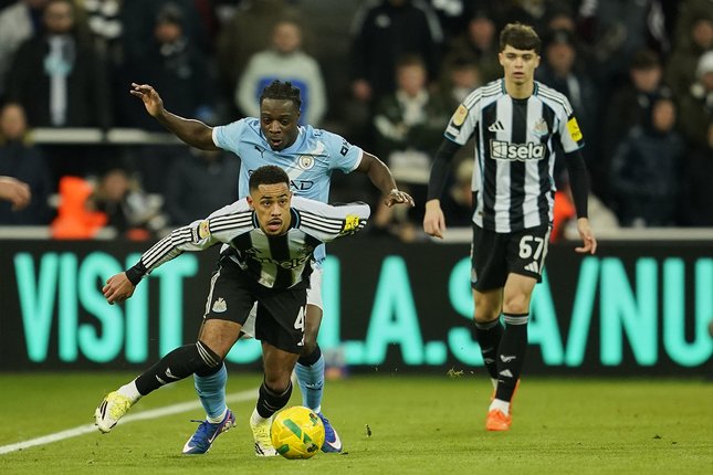 Newcastle Enggan Lepas Tonali