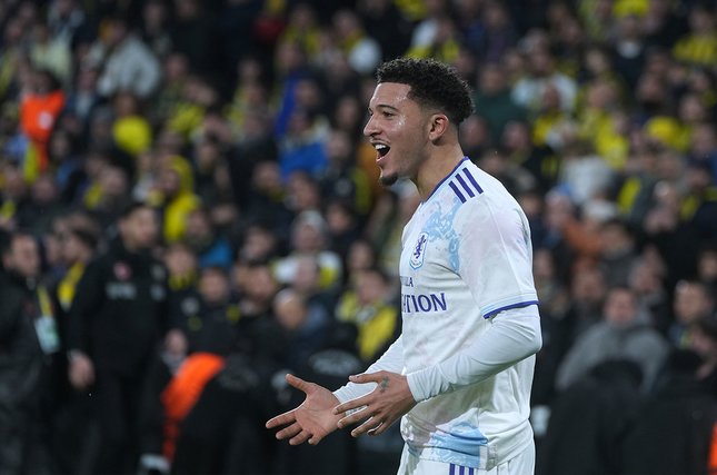 Aston Villa Segel Tiket 16 Besar