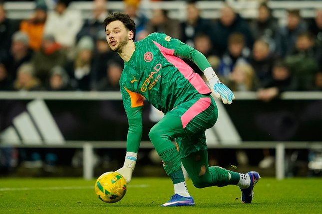 Kiper dan Lini Belakang Man City