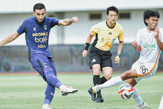 Aksi Javlon Guseynov dalam laga Persita Tangerang vs Borneo FC di BRI Super League, Jumat (9/1/2026). (c) Persita Tangerang Official