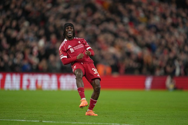 Kiper dan Bek: Lini Pertahanan yang Goyah Kiper dan Bek: Lini Pertahanan yang Goyah