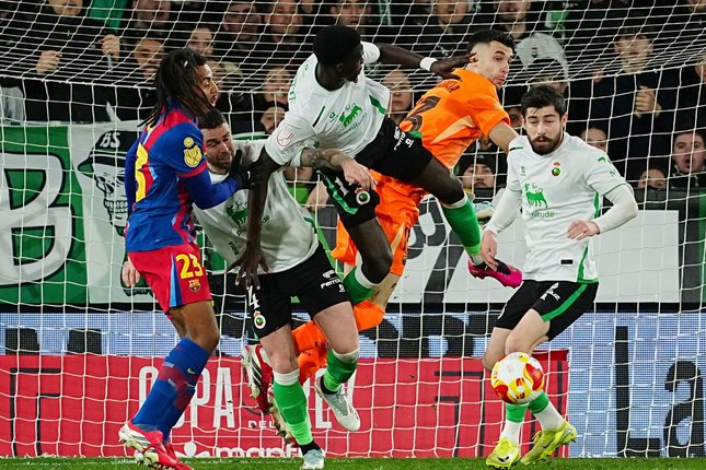 Selamatkan Blunder Sang Bek