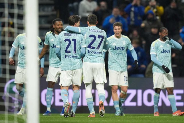 Pemain Juventus merayakan gol bunuh diri pemain Sassuolo dalam pertandingan Serie A, Rabu (7/1/2026). (c) Massimo Paolone/LaPresse via AP