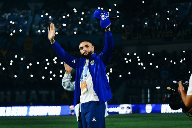 Sambutan Hangat untuk Layvin Kurzawa