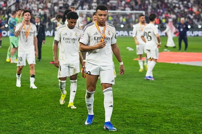 Ekspresi kecewa Kylian Mbappe setelah kalah dalam laga final Piala Super Spanyol, Barcelona vs Real Madrid di King Abdullah Sports City Stadium, Jeddah, 12 Januari 2026 (c) AP Photo/Altaf Qadri