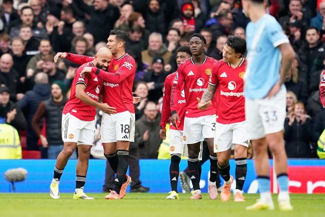Pemain Manchester United merayakan gol Bryan Mbeumo pada duel lawan Man City di Old Trafford pada pekan ke-22 Premier League 2025/2026 (c) AP Photo/Dave Thompson
