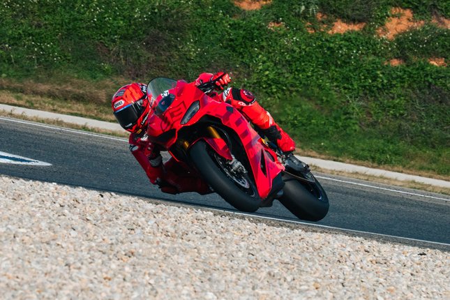 Didampingi Michele Pirro dan Davide Tardozzi